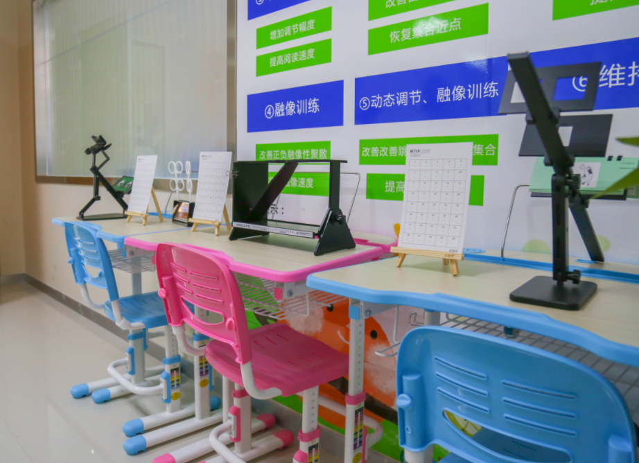 斜弱視與小兒?？?><p class=